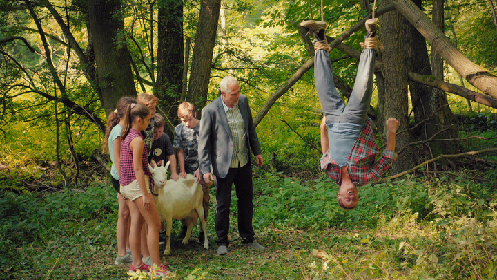 Ľubomír Paulovič nakrúcal scénu v lese, kde visel dolu hlavou